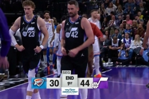 疯起来太可怕了！爵士首节8记三分球轰下44分 领先雷霆14分